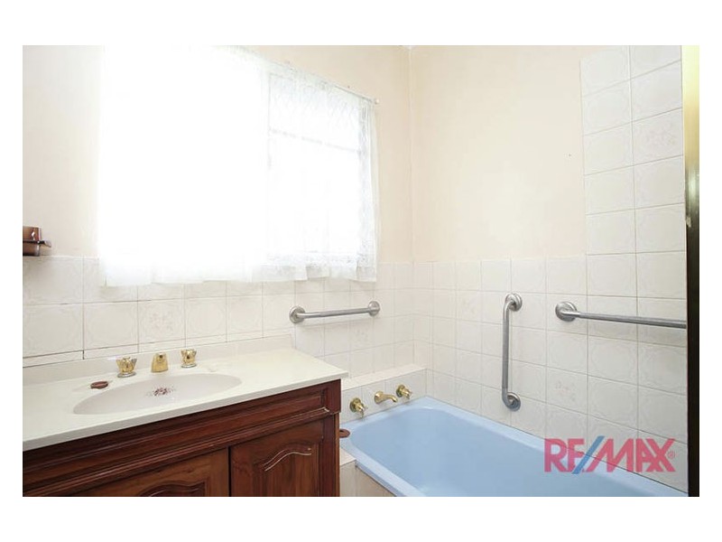 12 Oak Avenue, Doveton VIC 3177