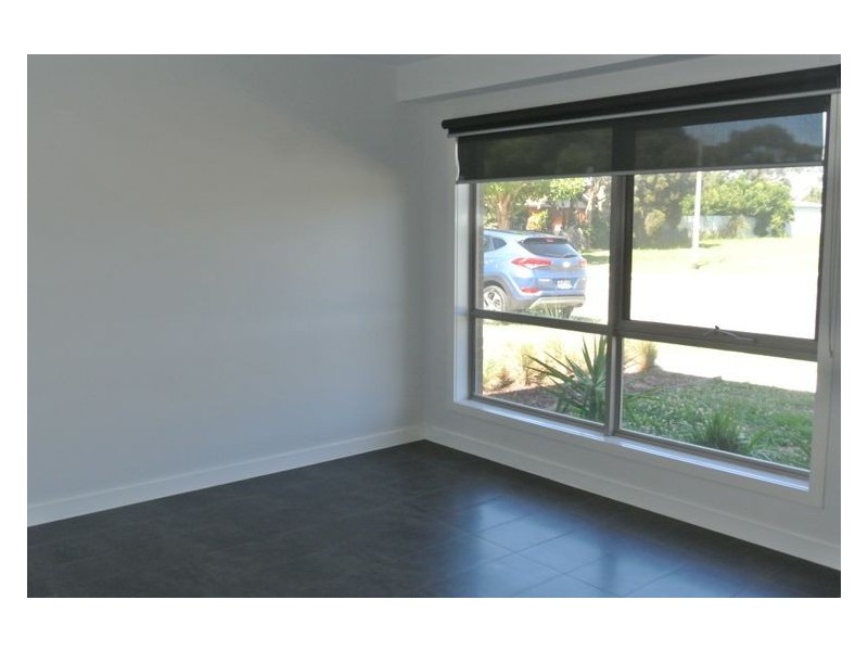 8 Alia Lane, Hallam VIC 3803