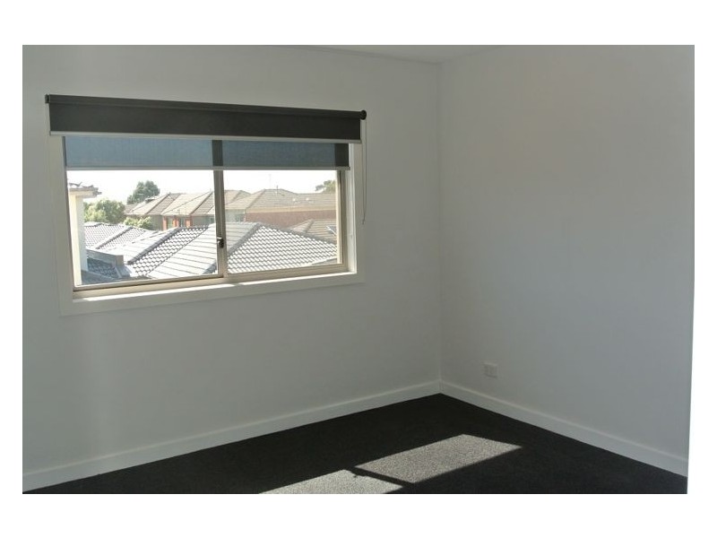 8 Alia Lane, Hallam VIC 3803