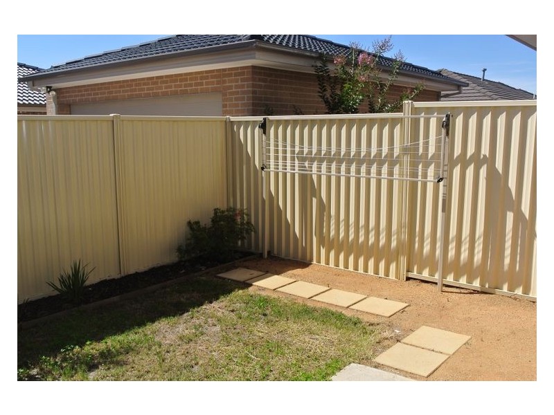 8 Alia Lane, Hallam VIC 3803