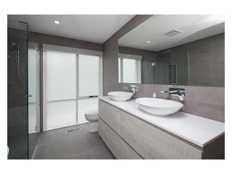 19-21 Ebeli Close, Narre Warren North VIC 3804