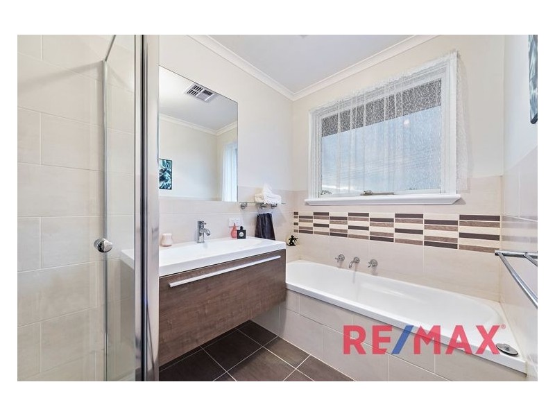 6 Dotterel Close, Doveton VIC 3177