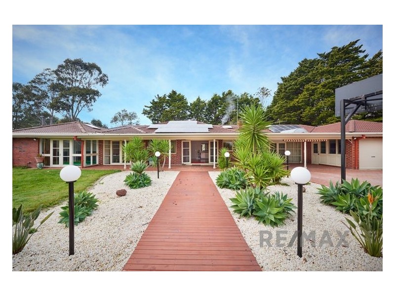 8 Jacques Road, Narre Warren North VIC 3804