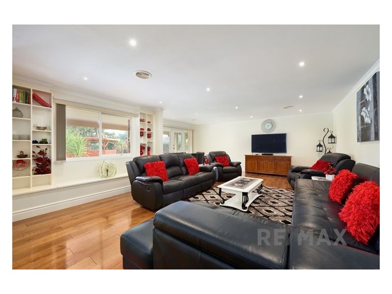 8 Jacques Road, Narre Warren North VIC 3804