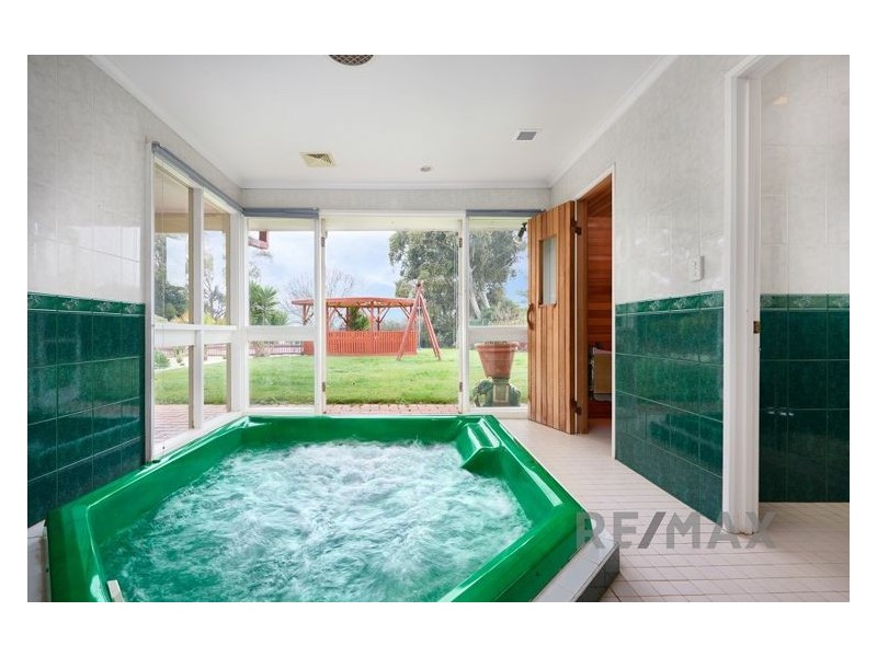 8 Jacques Road, Narre Warren North VIC 3804