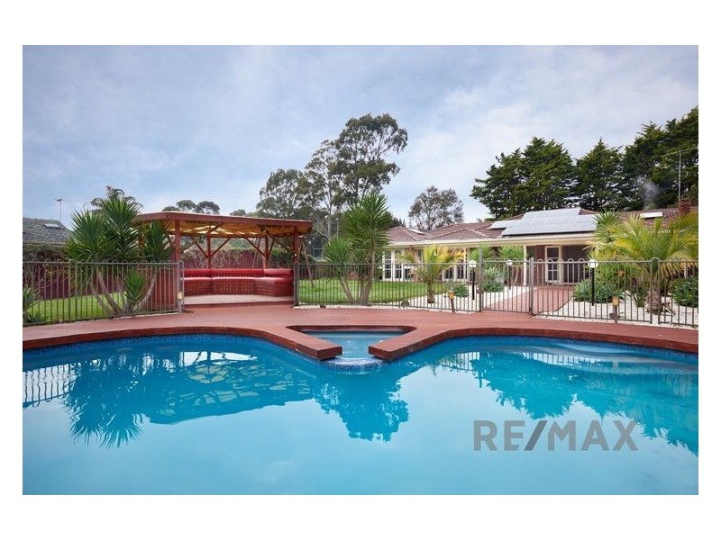 8 Jacques Road, Narre Warren North VIC 3804