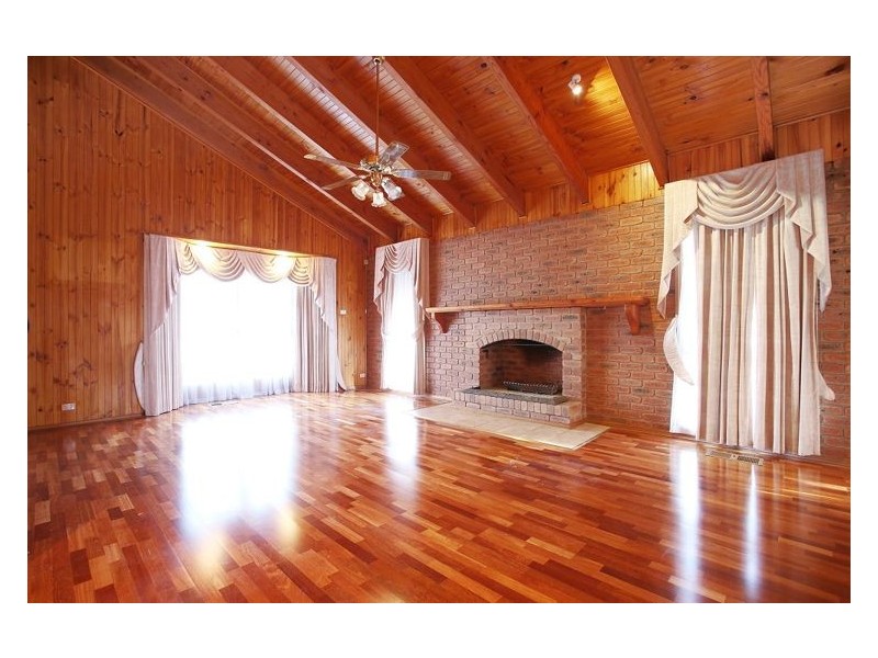 2 Enoch Rise, Hallam VIC 3803