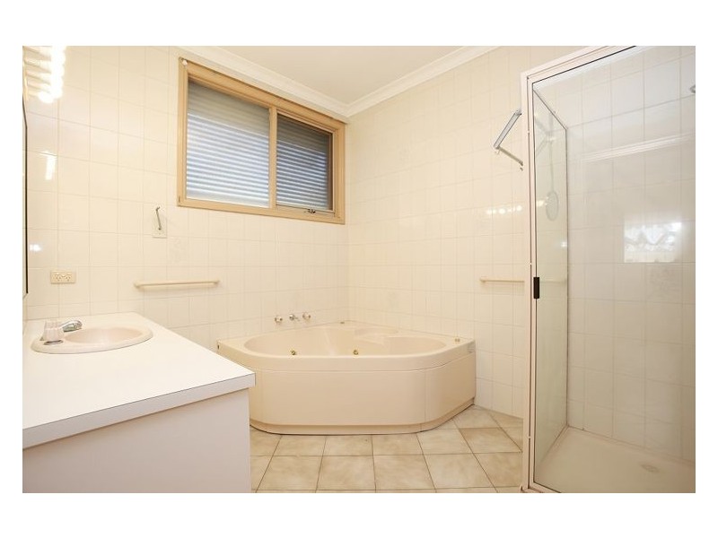 2 Enoch Rise, Hallam VIC 3803