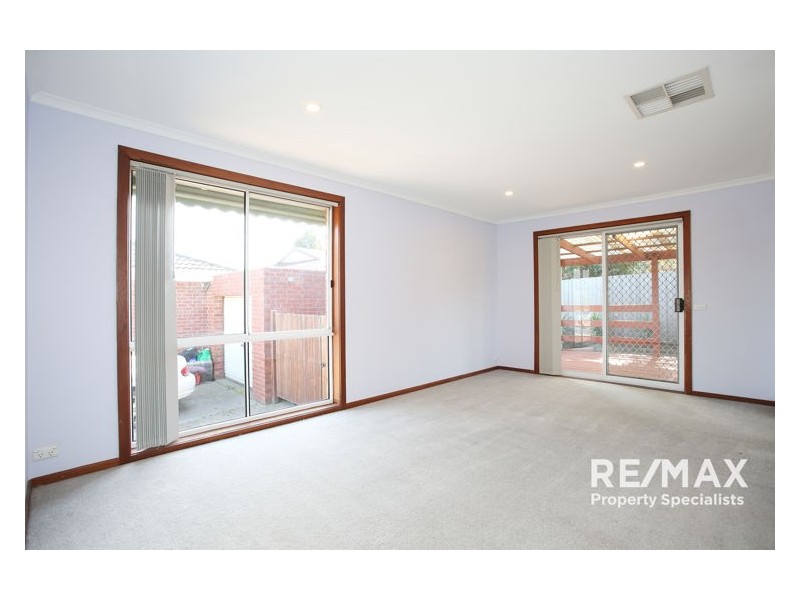 2/64 Arthur Phillip Drive, Endeavour Hills VIC 3802