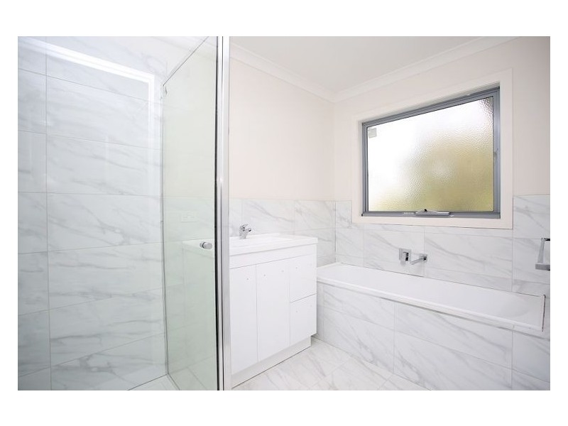 1 & 4/3 Wattle Drive, Doveton VIC 3177