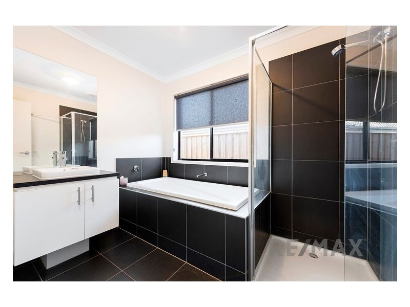 9 Hartleigh Street, Clyde VIC 3978