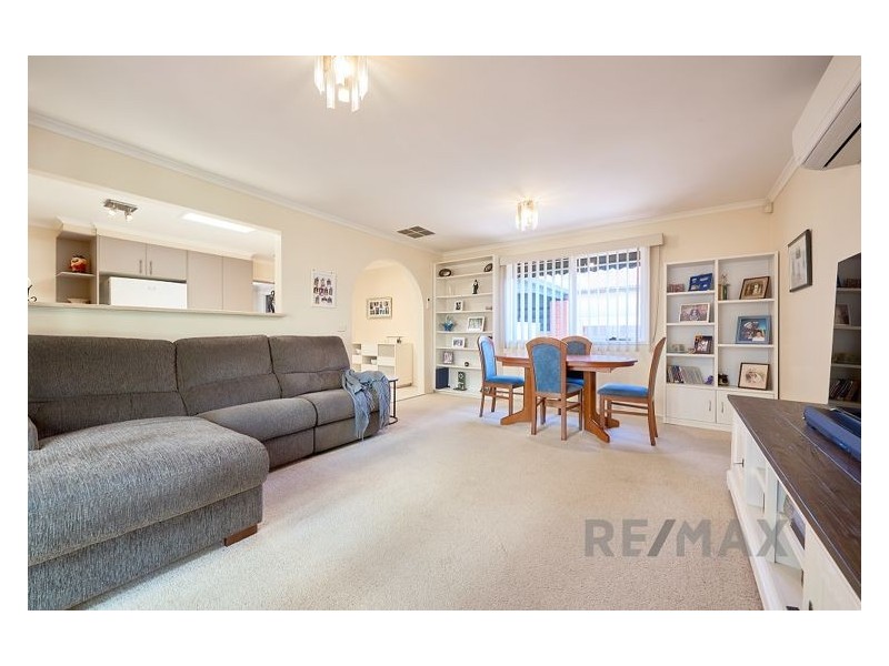 32 Vanessa Drive, Hampton Park VIC 3976