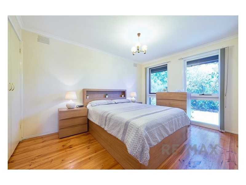 32 Vanessa Drive, Hampton Park VIC 3976