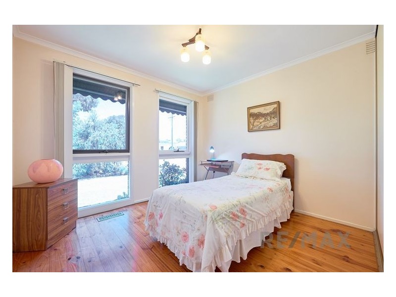 32 Vanessa Drive, Hampton Park VIC 3976