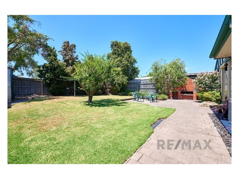 32 Vanessa Drive, Hampton Park VIC 3976