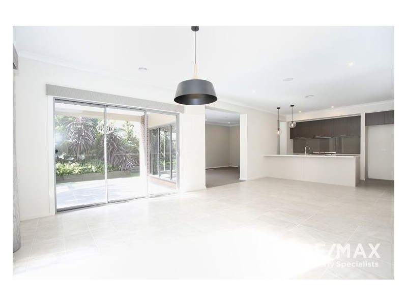 270 Alisma Boulevard, Cranbourne North VIC 3977