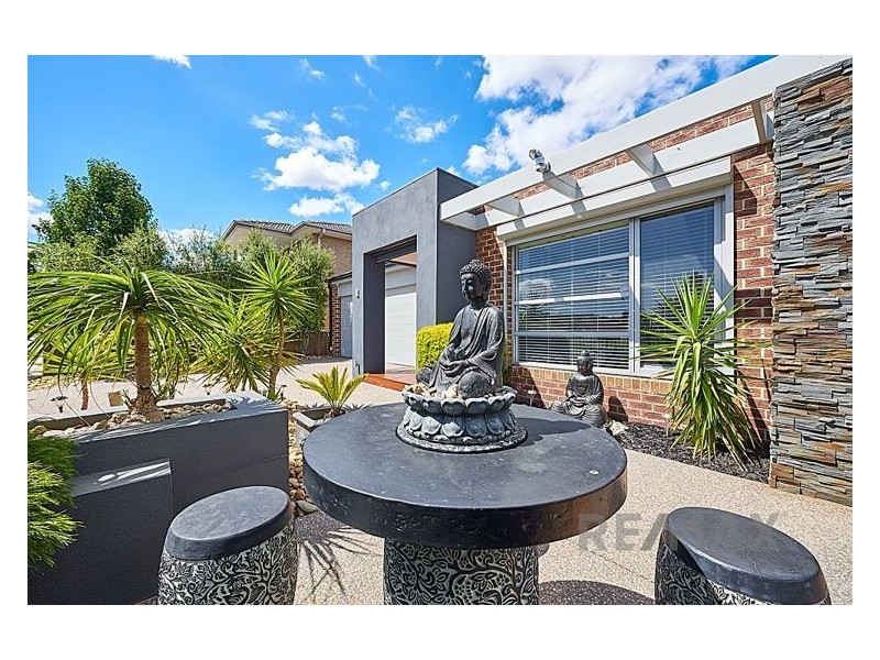 6 Black Caesar Drive, Cranbourne East VIC 3977