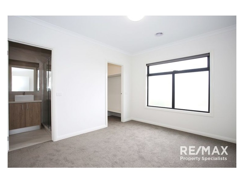 1B Magnolia Grove, Doveton VIC 3177