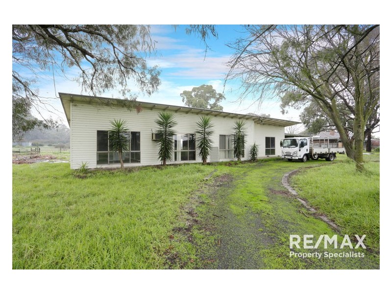 70 Devon Road, Devon Meadows VIC 3977