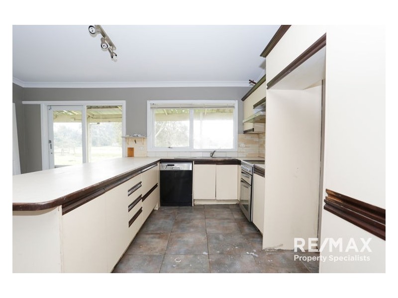 70 Devon Road, Devon Meadows VIC 3977