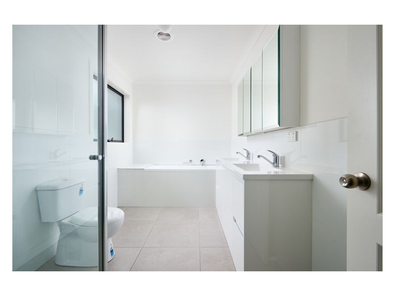 33 Mc Lean Crescent, Dandenong North VIC 3175