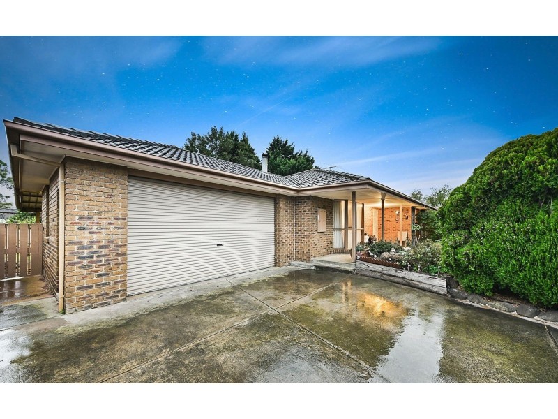 17 Princess Maria Place, Hampton Park VIC 3976