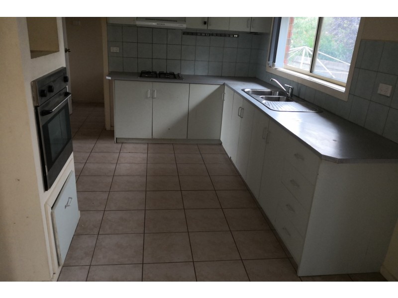 2/14 Jacinta Court, Doveton VIC 3177