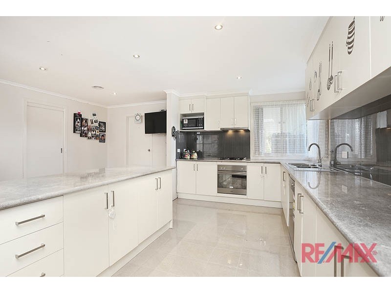 16 Regal Avenue, Hallam VIC 3803