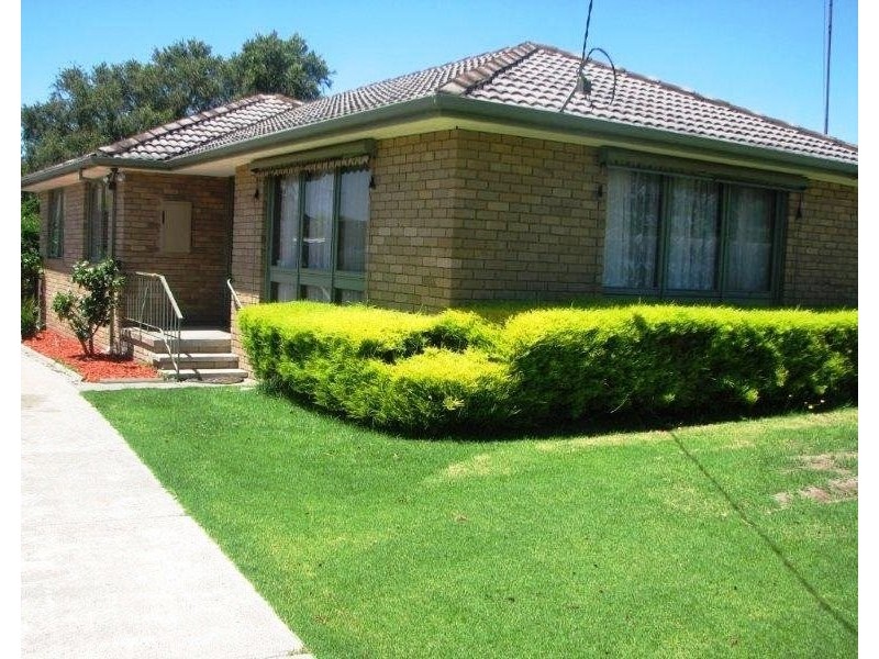 1/2 Chateau Avenue, Narre Warren VIC 3805