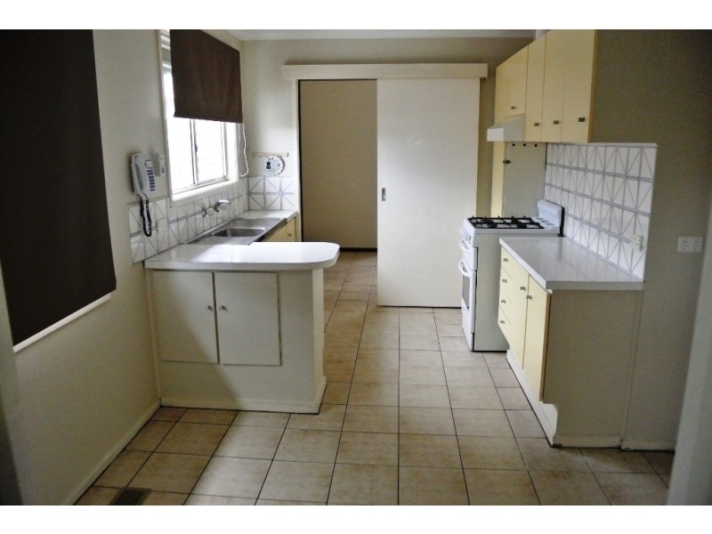 1/2 Chateau Avenue, Narre Warren VIC 3805