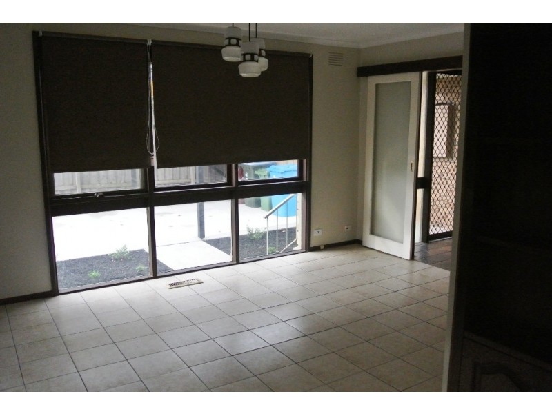 1/2 Chateau Avenue, Narre Warren VIC 3805