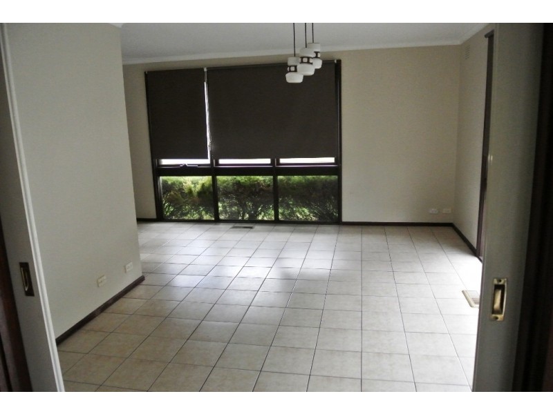 1/2 Chateau Avenue, Narre Warren VIC 3805