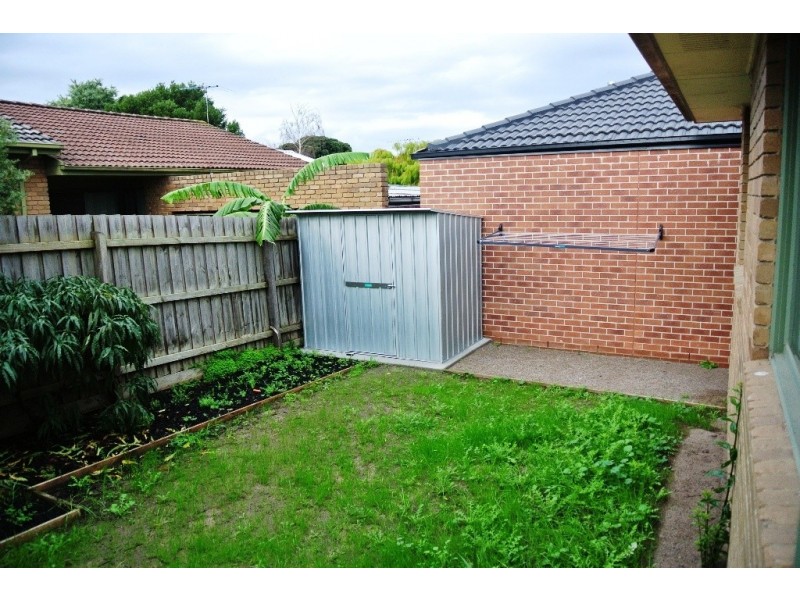 1/2 Chateau Avenue, Narre Warren VIC 3805