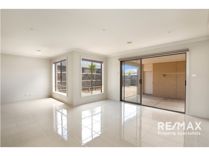 122 Sabel Drive, Cranbourne North VIC 3977