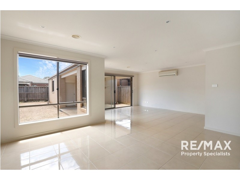122 Sabel Drive, Cranbourne North VIC 3977