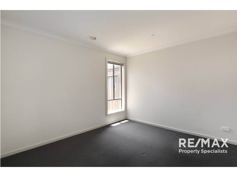 122 Sabel Drive, Cranbourne North VIC 3977