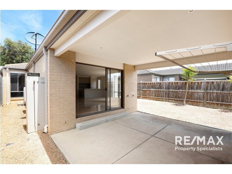 122 Sabel Drive, Cranbourne North VIC 3977