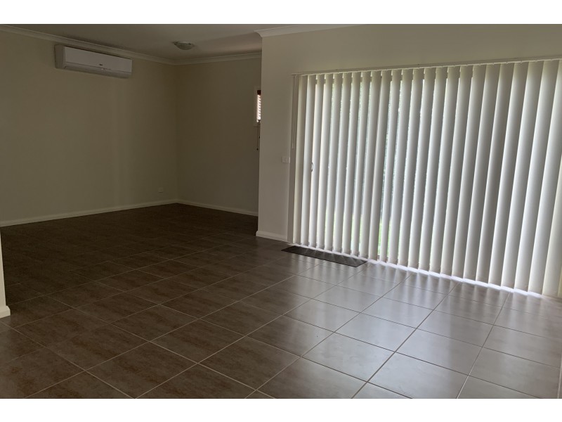 10/12 Stellato Place, Hampton Park VIC 3976