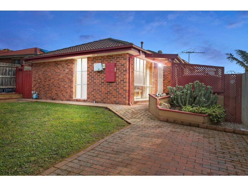 5 Bill Place, Hampton Park VIC 3976