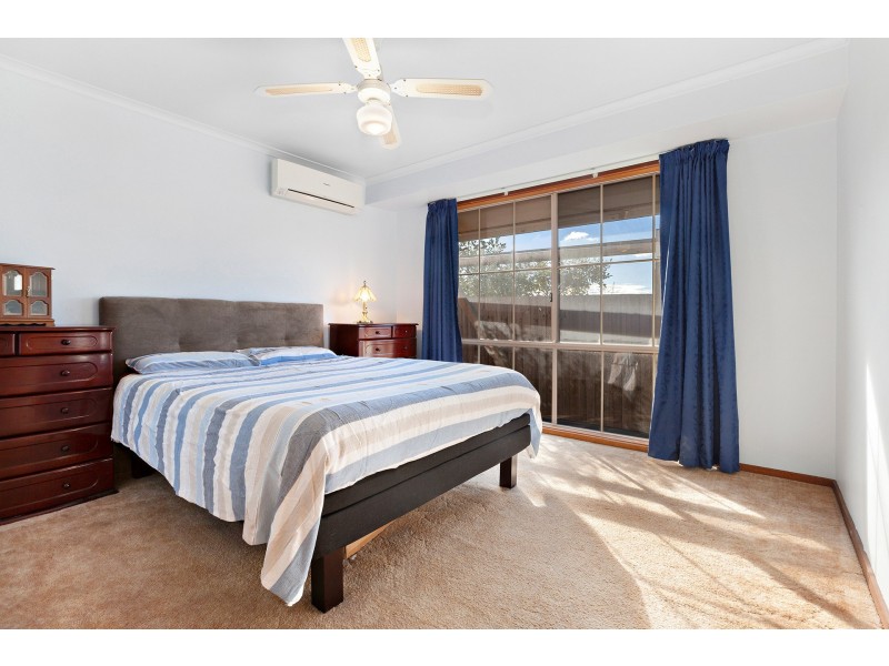 5 Bill Place, Hampton Park VIC 3976