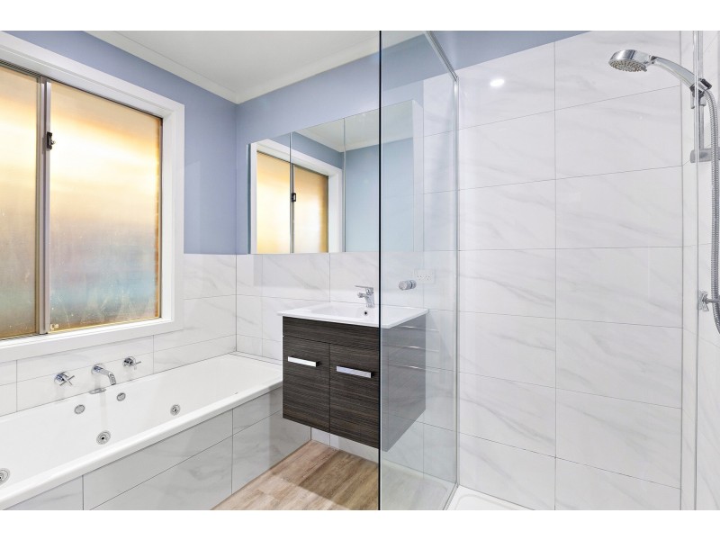 5 Bill Place, Hampton Park VIC 3976