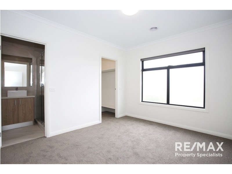 1B Magnolia Grove, Doveton VIC 3177