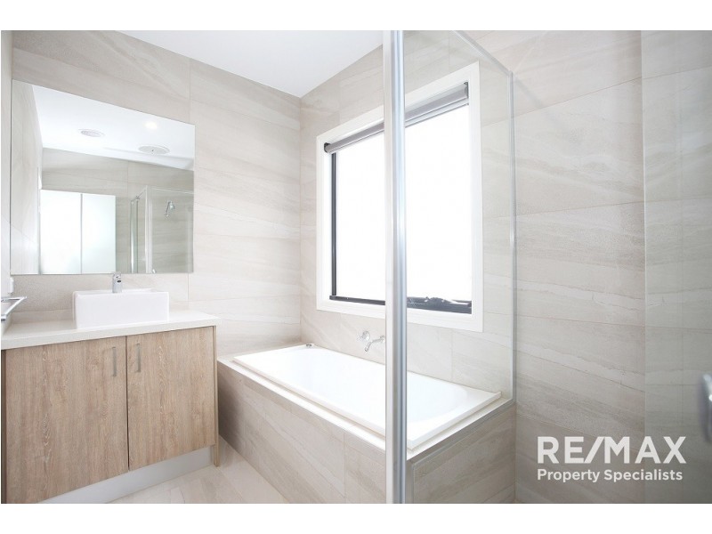 1B Magnolia Grove, Doveton VIC 3177