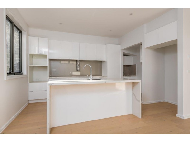 2/53 Koonawarra Street, Clayton VIC 3168