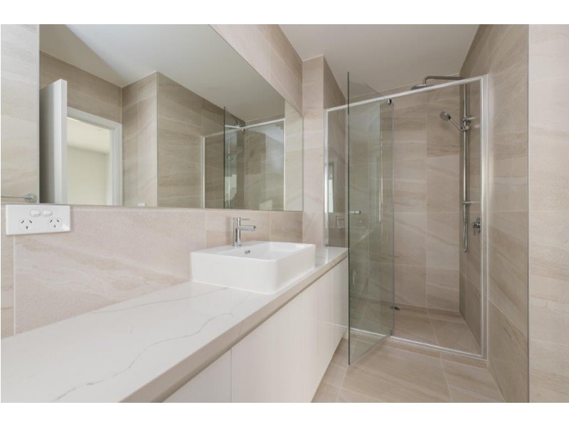 2/53 Koonawarra Street, Clayton VIC 3168