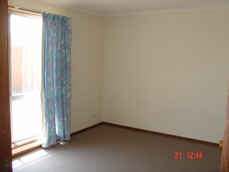 4/16 Canberra Avenue, Dandenong South VIC 3175