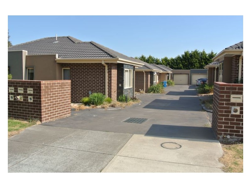 2/1176 Ballarto Road, Cranbourne VIC 3977