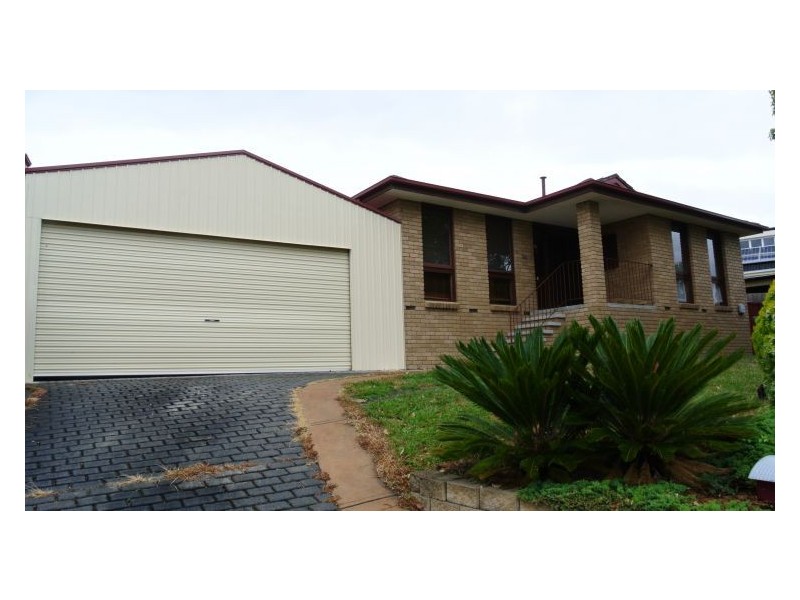 34 Monkhouse Drive, Endeavour Hills VIC 3802