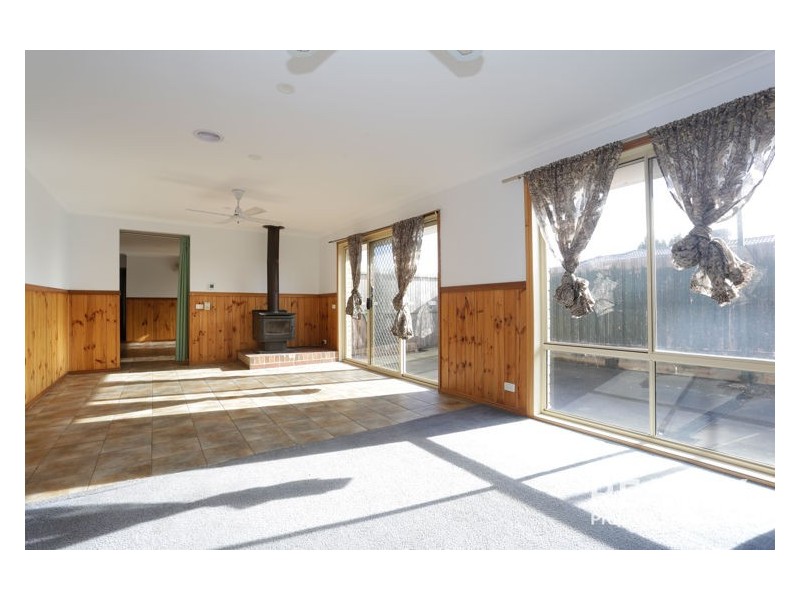 24 Jessica Drive, Hampton Park VIC 3976