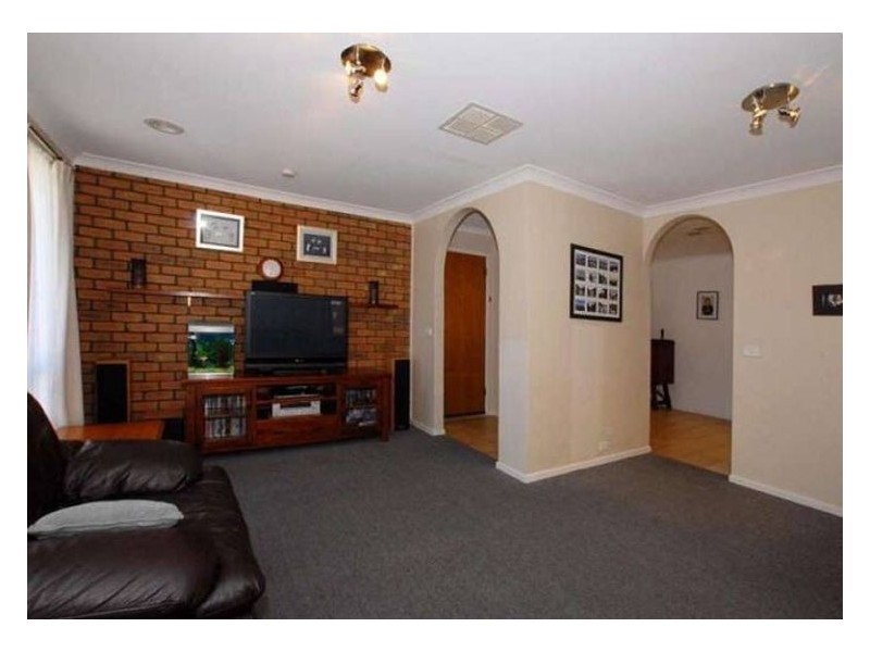 23 Gipps Crescent, Cranbourne North VIC 3977